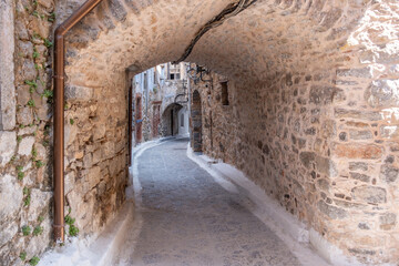 Obraz premium Olympoi medieval village, Chios Island, Greece. Traditional architecture. Narrow alley, stone walls and arch.