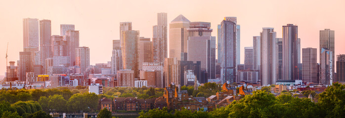 Fototapeta premium Canary Wharf, financial and business downtown in London at sunset, view from the Greenwich hill.