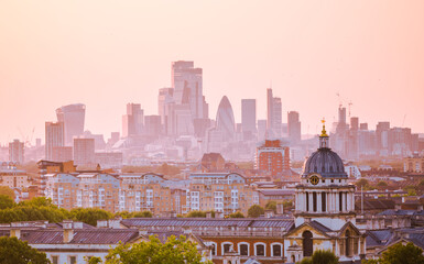 Obraz premium City of London at sunset, view from the Greenwich hill.