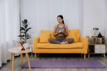 Obraz premium Woman Meditating at Home with Healthy Salad