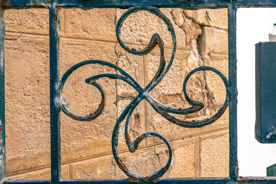 Croix basque &agrave; Saint-Jean-de-Luz