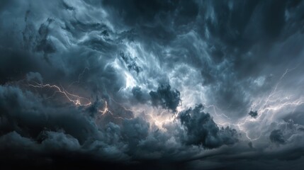 Obraz premium Dark, heavy clouds fill the sky as lightning streaks through the atmosphere. This powerful summer thunderstorm showcases nature's intensity and beauty, captivating onlookers.