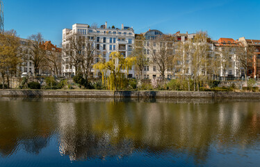 Fototapeta premium Frühling am denkmalgeschützten historischen 