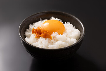 粒うに　卵かけご飯