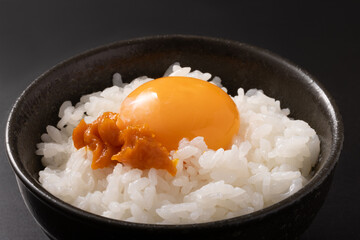 粒うに　卵かけご飯