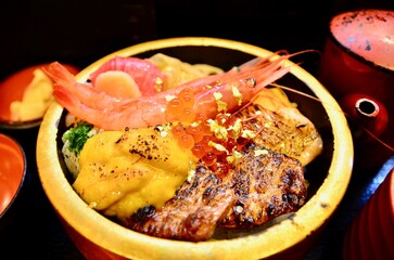 石川県の金沢で食べた金箔が乗った海鮮丼