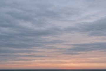 Fototapeta premium Dramatic Sky with Pastel Sunset Colors and Overcast Clouds for Atmospheric Backgrounds and Textures