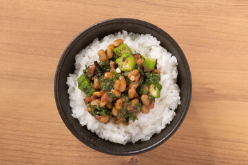 梅しそ　納豆　塩昆布あえ　ご飯