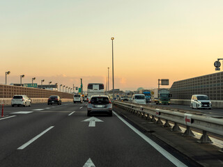 夕暮れの近畿自動車道の風景