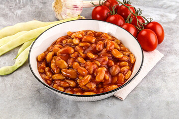 White baked bean in tomato sauce