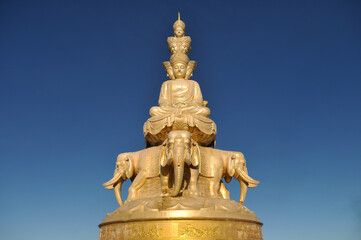 Fototapeta premium The statue of Ten Directions Samantabhadra Bodhisattva on the Golden Summit of Mount Emei in Sichuan Province, China. It is currently the largest and tallest statue of Ten Directions Samantabhadra Bod
