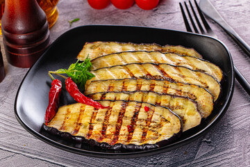 Hot grilled eggplant slices snack