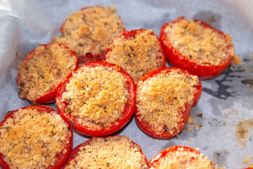 gratinated tomatoes with bread and aromatic herbs