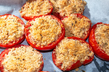 gratinated tomatoes with bread and aromatic herbs