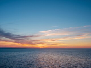 Naklejka premium Serene Horizon. Skys Palette Meets the Tranquil Depths of the Open Sea, an Abstract Vision.