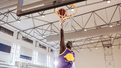 Air time: Young man soars for the slam © Jacob Lund