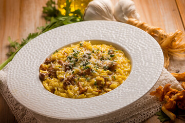 saffron rice with chanterelles mushroom