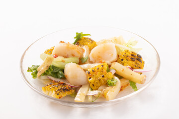 帆立と焼きとうもろこしのサラダ（焦がしバター醤油）