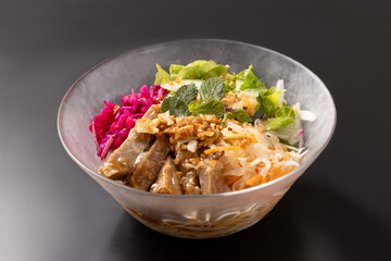 豚肉と青パパイヤのベトナム風冷麺