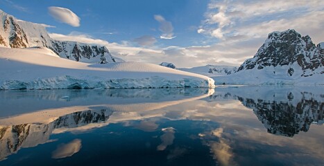 Scenic Antarctic Landscape with Snowy Mountains and Glaciers Reflected in Water © caihong