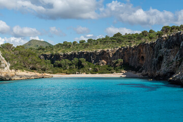 Obraz premium Turquoise Bay with Green Hills and Sandy Beach Mallorca