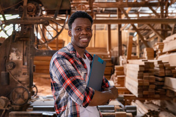 Obraz premium Supervisor inspecting lumber production at sawmill
