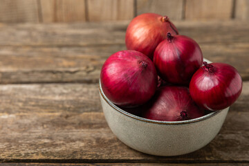 Shallot onion on the kitchen table. onion slice. onion rings. Fresh red Onion. Natural, fresh, vegetarian food. Agricultural products. Healthy eating. Vegetables. Farmer's market.