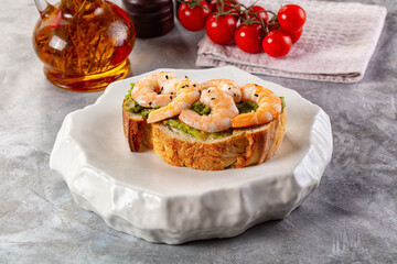 Sandwich with prawn and avocado