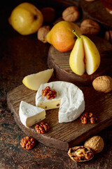 Camembert cheese with pears, walnuts, and honey.