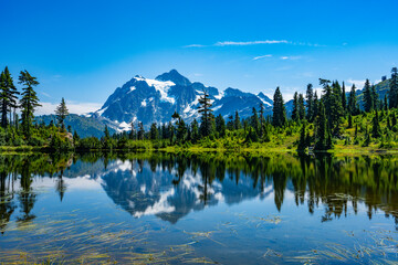 Mount Shuksan from Picture Lake near Mount Baker and North Cascades National Park © Ed