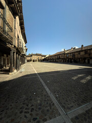 Obraz premium Traditional arcades of Plaza Vieja in the historic town of Salda?a