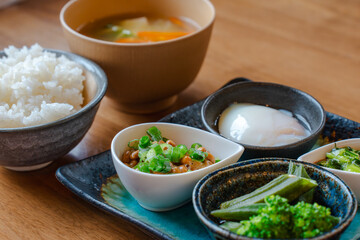 Japanese breakfast / 温泉卵と納豆の朝食
