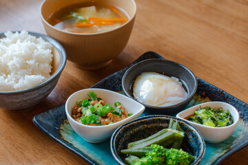 Japanese breakfast / 温泉卵と納豆の朝食
