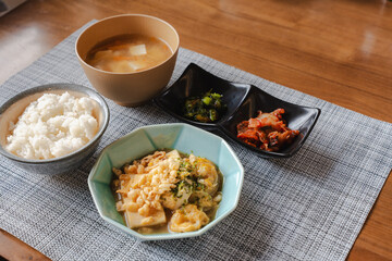 Japanese breakfast / 豆腐と卵の和朝食
