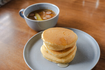 Breakfast pancakes / パンケーキの朝食
