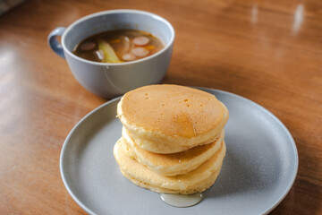 Breakfast pancakes / パンケーキの朝食

