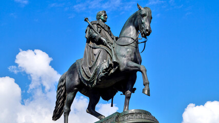 Fototapeta premium Equestrian statue of King John of Saxony on Theaterplatz in front of the Semperoper in Dresden, Germany.