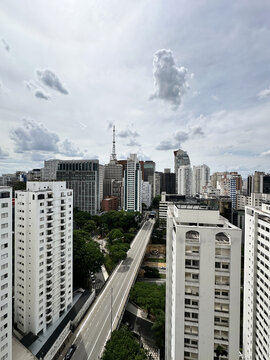Vista cidade de s&atilde;o paulo, brazil, SP, predios, sacada, vista do centro, torre eifel de s&atilde;o paulo, rua, transito