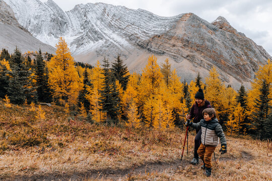 Mother and child hiking in the mountains on a beautiful Autumnal day - Powered by Adobe