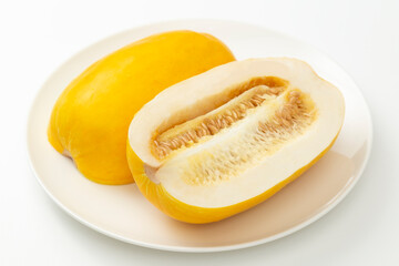 半分にカットしたマクワウリ　白バック　