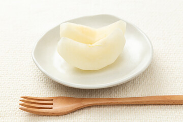 カットした梨　白バック