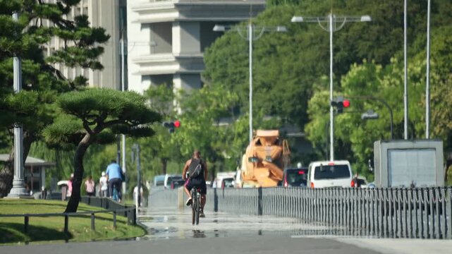 [Weather Phenomena] The Footage where the extreme heat causes the air to shimmer and distort the view. Tokyo during a heatwave.
