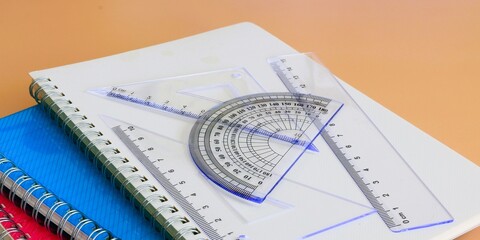 教育イメージ　文房具　ノートと三角定規　2:1