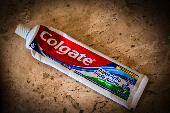 Sao Paulo, Brazil, August 17, 2025. A tube of Colgate Triple Action Mint Original toothpaste rests on a marble surface. The daily-use product stands out for its iconic red, white, and blue packaging.