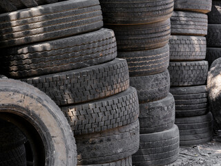 Obraz premium old car tires at recycling center