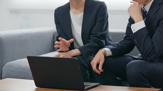 talking, business negotiation, sales, business, proposal, negotiation, customer, businessperson, people, explanation, conversation, office, lobby, consultation, teamwork, meeting, chatting, conference