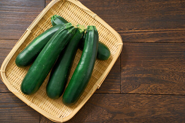 ズッキーニ｜夏が旬の緑の野菜