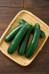 ズッキーニ｜夏が旬の緑の野菜