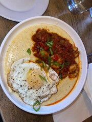 Shrimp and grits dish