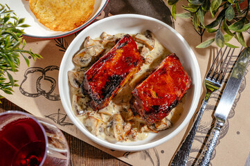 fried ribs with mushrooms and sauce
